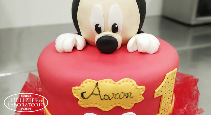 Torta di Topolino in pasta di zucchero per il piccolo Aaron Torta di Topolino in pasta di zucchero per il piccolo Aaron